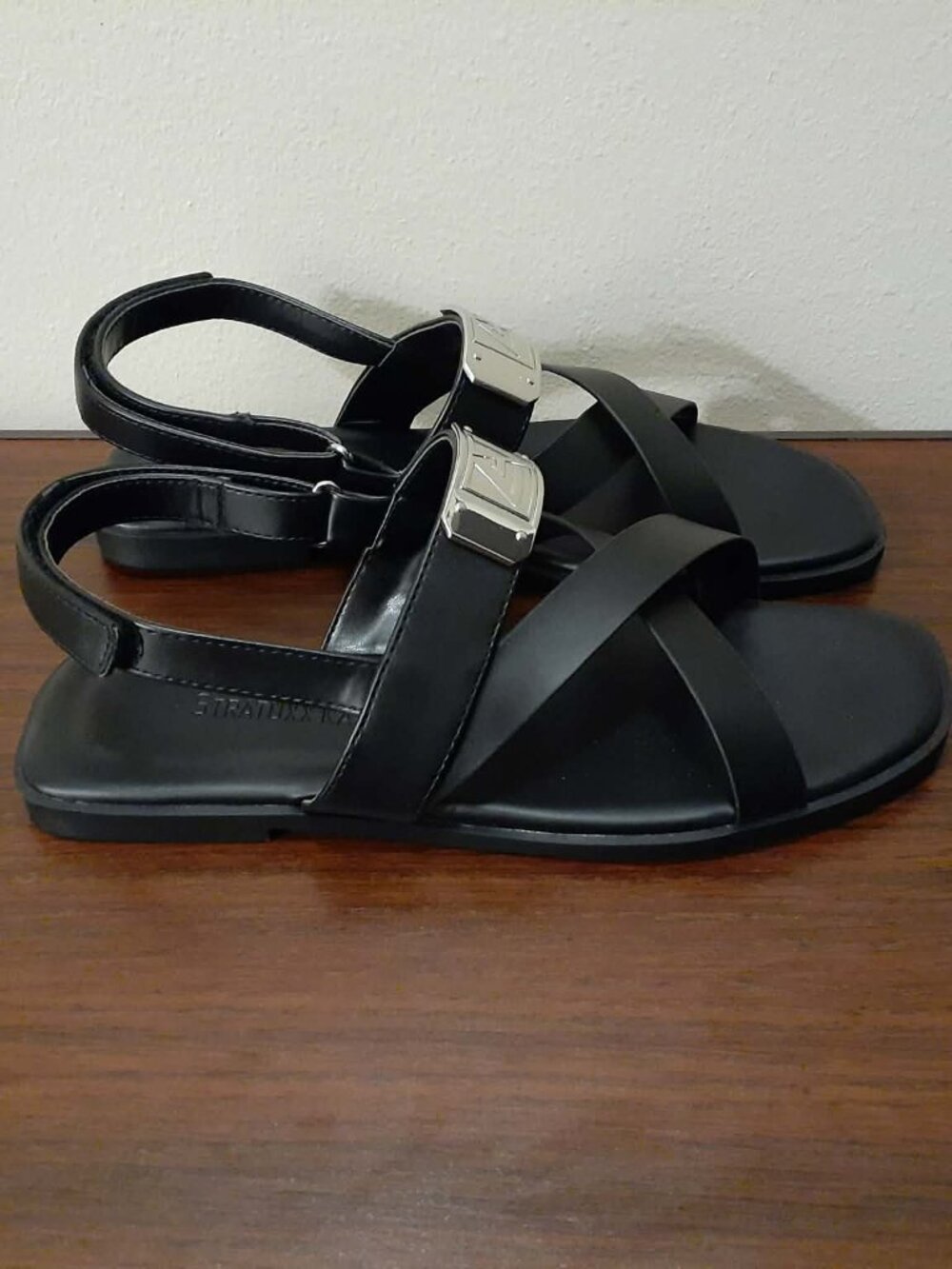 Stratuxx Kaze Sandals In Black
